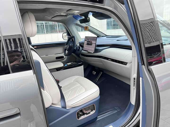 Фото 12 - Zeekr Mix