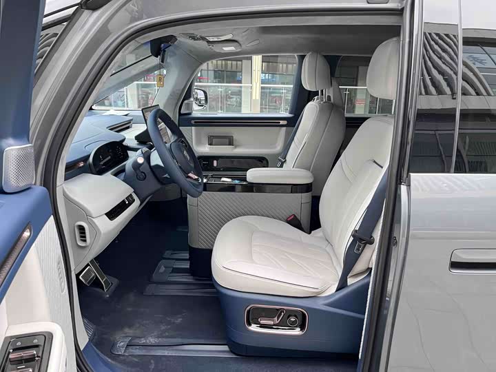 Фото 14 - Zeekr Mix