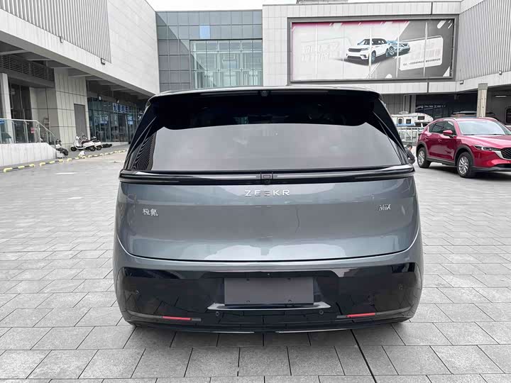 Фото 16 - Zeekr Mix