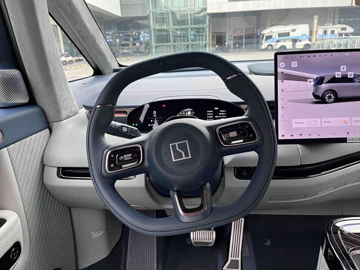 Фото 17 - Zeekr Mix