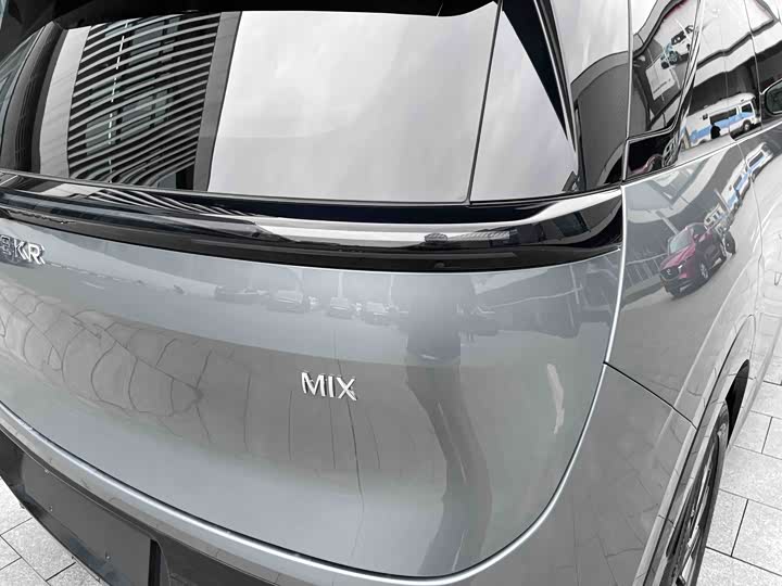 Фото 18 - Zeekr Mix