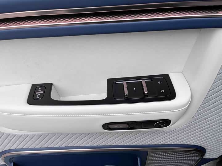 Фото 25 - Zeekr Mix