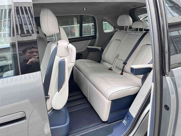 Фото 28 - Zeekr Mix