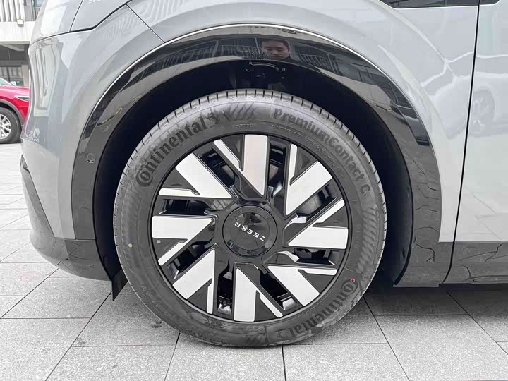 Фото 3 - Zeekr Mix