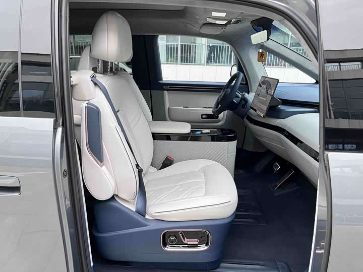 Фото 9 - Zeekr Mix