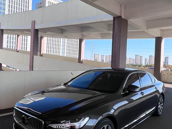 Фото 1 - Volvo S90