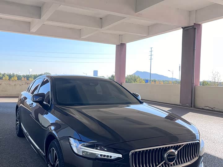 Фото 2 - Volvo S90