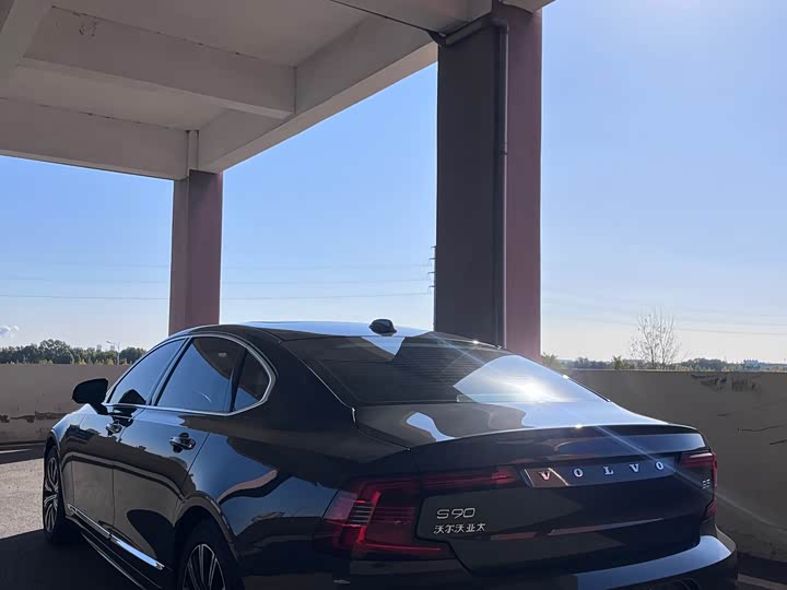 Фото 4 - Volvo S90