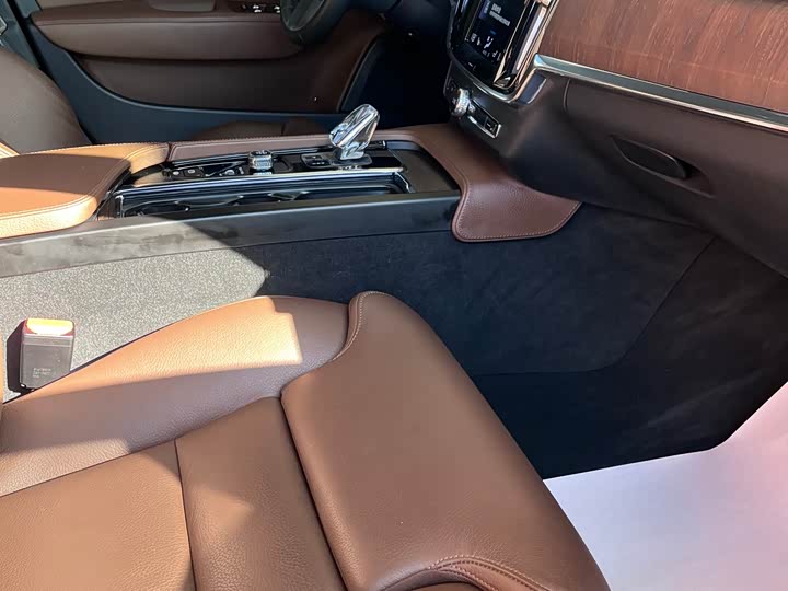 Фото 8 - Volvo S90