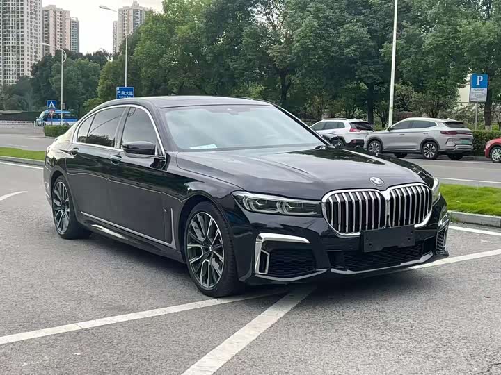 Фото 3 - BMW 7 Series