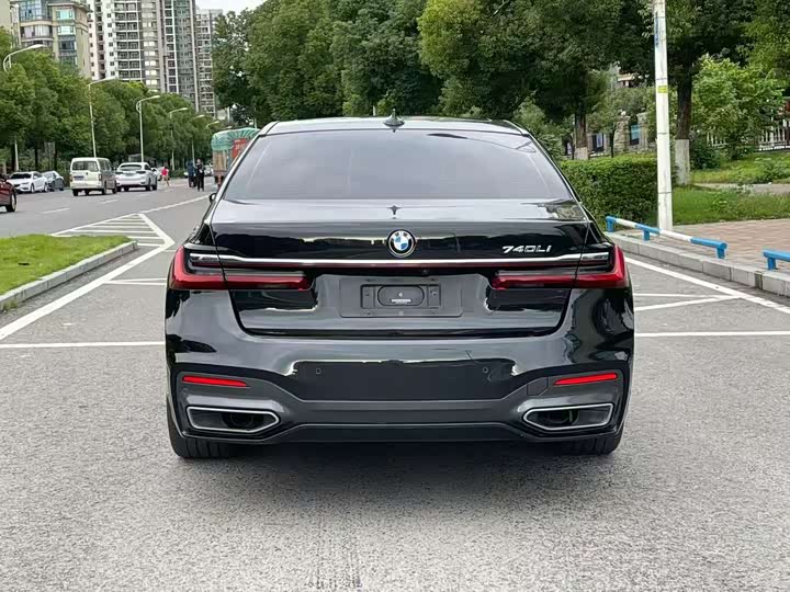 Фото 9 - BMW 7 Series