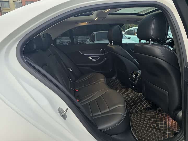 Фото 9 - Mercedes-Benz C-Class