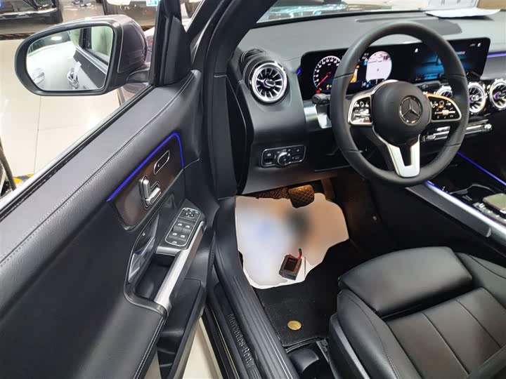 Фото 16 - Mercedes-Benz GLB-Class