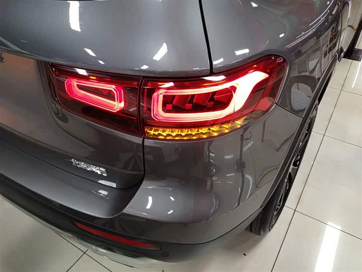 Фото 8 - Mercedes-Benz GLB-Class