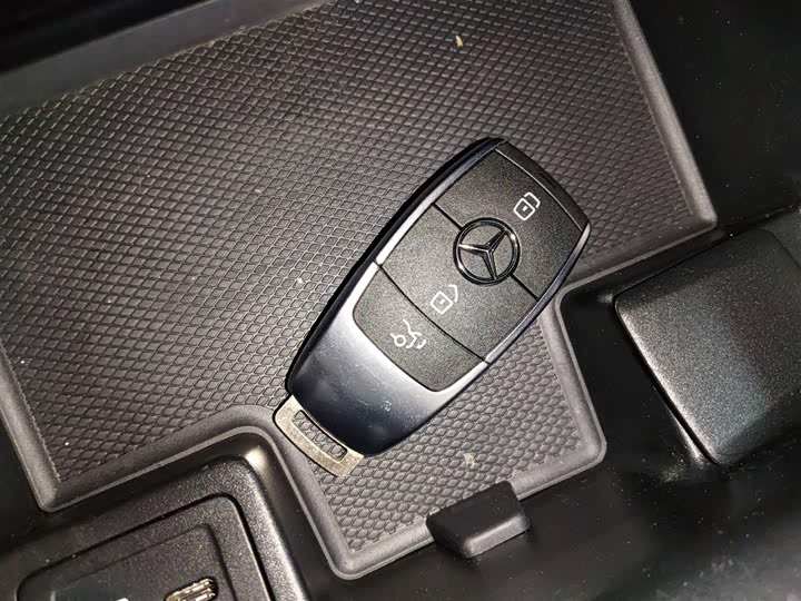 Фото 9 - Mercedes-Benz GLB-Class