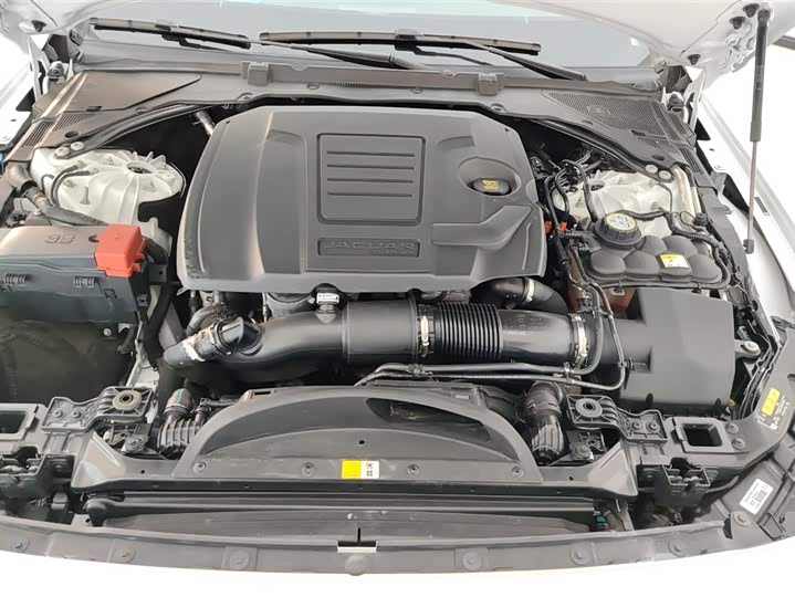 Фото 10 - Jaguar XF L