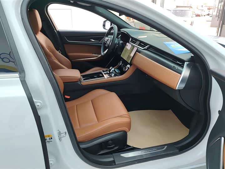 Фото 8 - Jaguar XF L