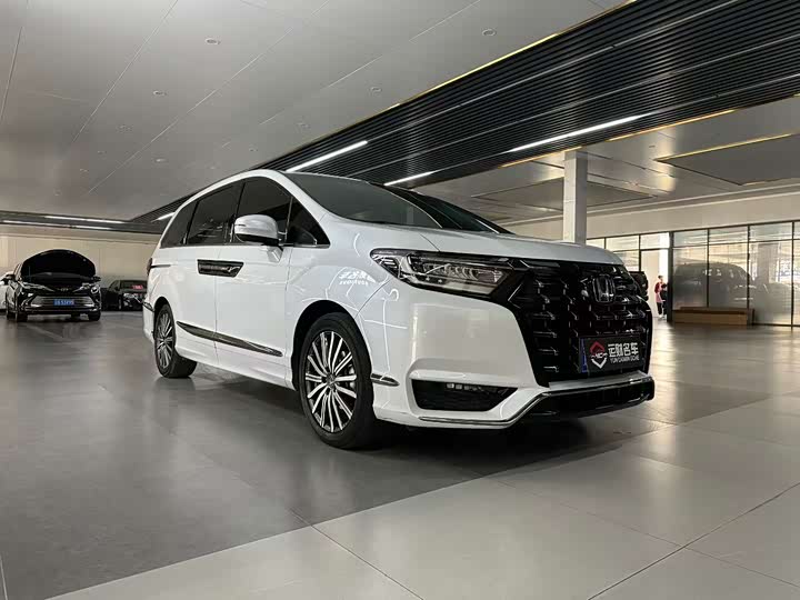 Фото 3 - Honda Elysion