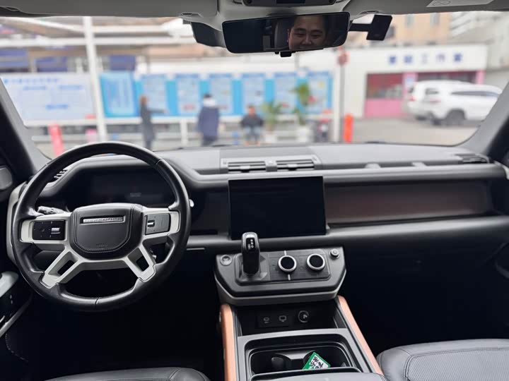 Фото 10 - Land Rover Defender