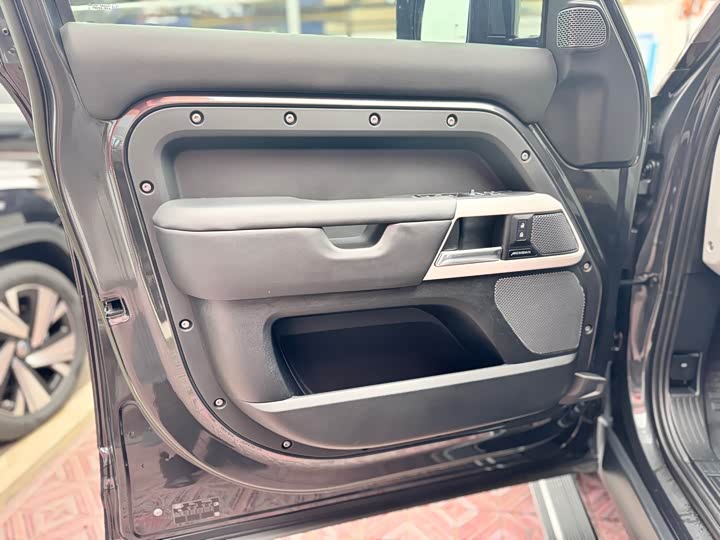 Фото 6 - Land Rover Defender