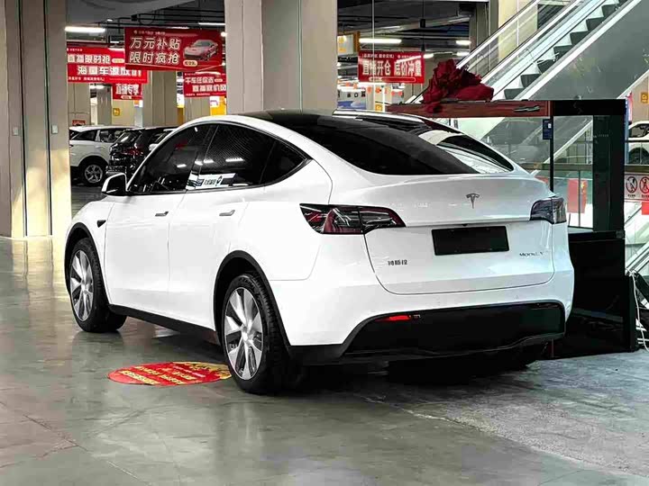 Фото 3 - Tesla Model Y