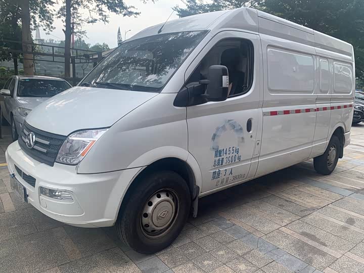 Фото 2 - Maxus EV80