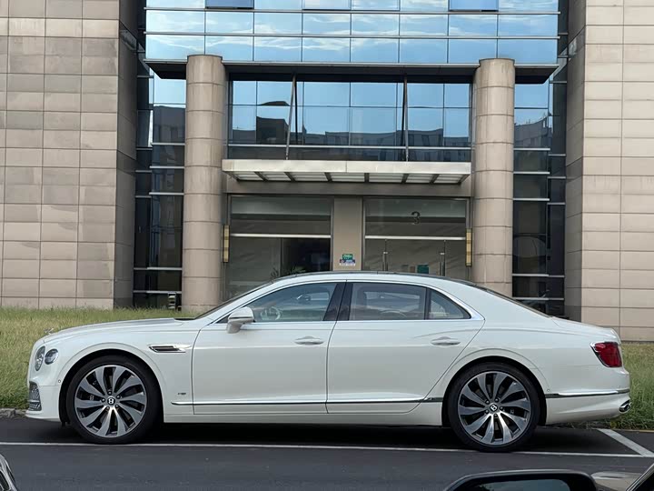 Фото 7 - Bentley Flying Spur