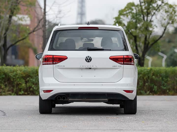 Фото 12 - Volkswagen Touran L