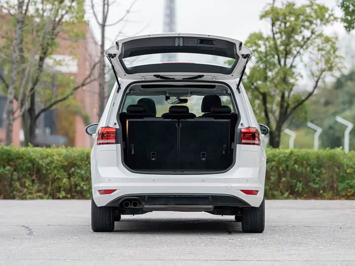 Фото 14 - Volkswagen Touran L