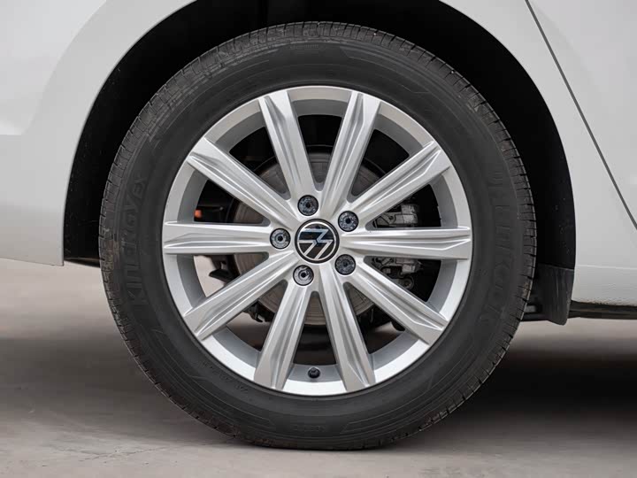 Фото 16 - Volkswagen Touran L