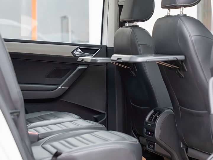 Фото 19 - Volkswagen Touran L