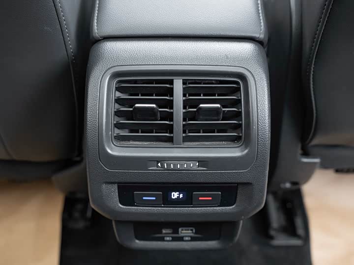 Фото 24 - Volkswagen Touran L