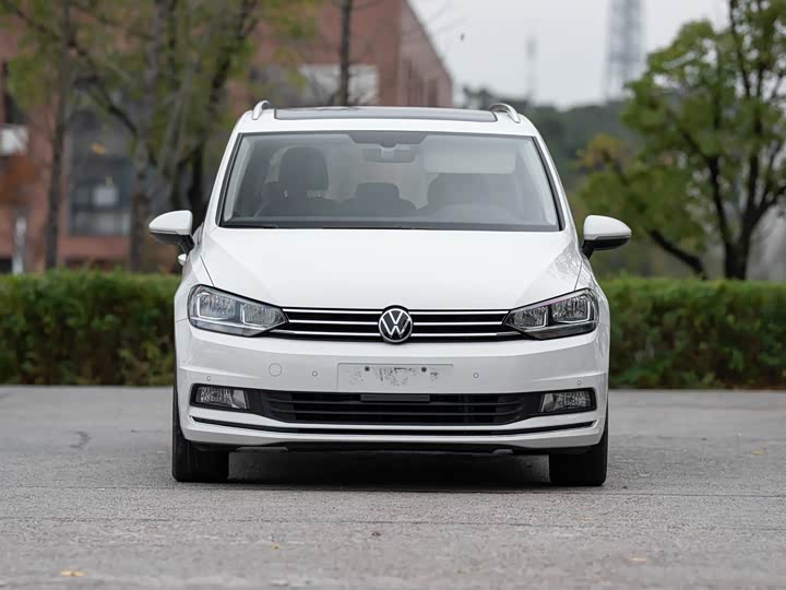 Фото 8 - Volkswagen Touran L