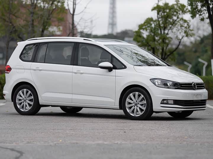Фото 9 - Volkswagen Touran L