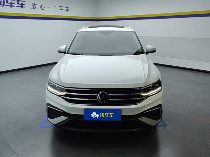 Фото 2 - Volkswagen Tiguan L Pro