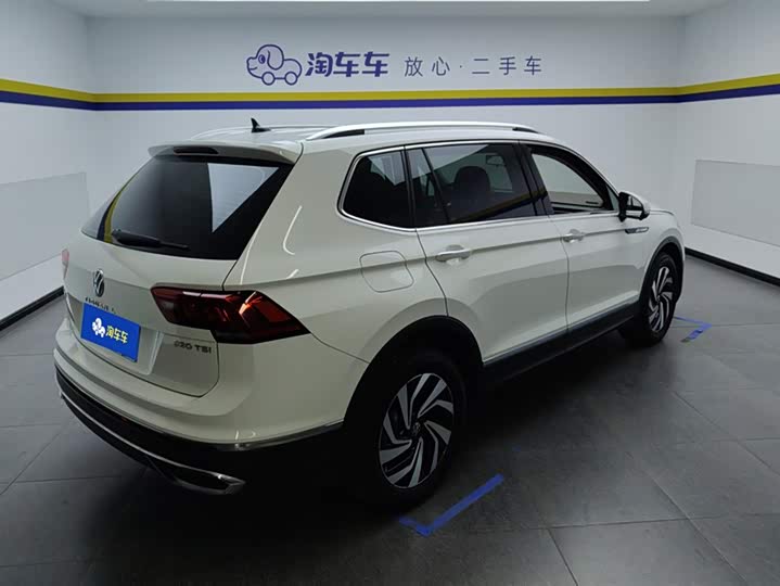 Фото 3 - Volkswagen Tiguan L Pro
