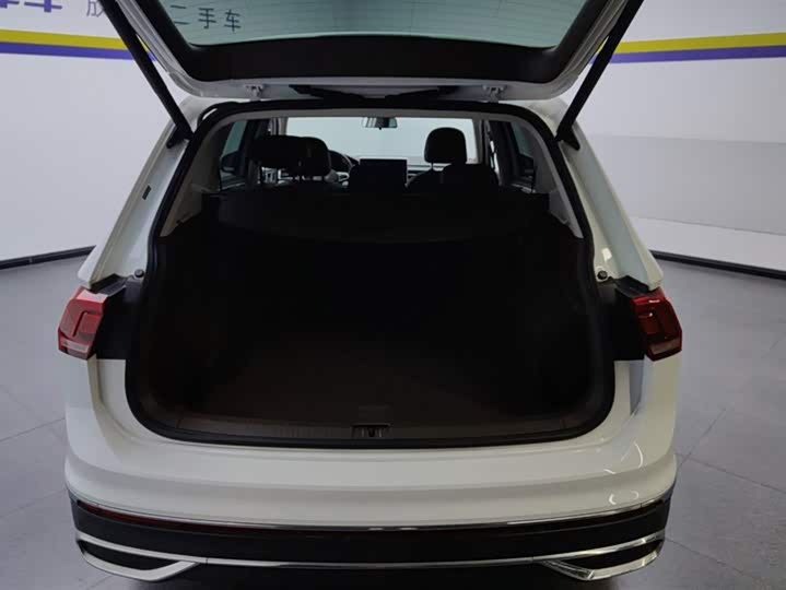 Фото 4 - Volkswagen Tiguan L Pro