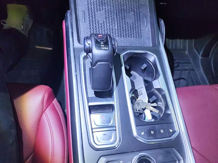 Фото 7 - Tank 400 Hybrid