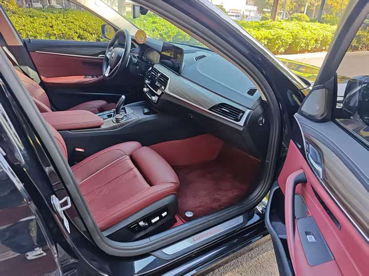 Фото 15 - BMW 5 Series