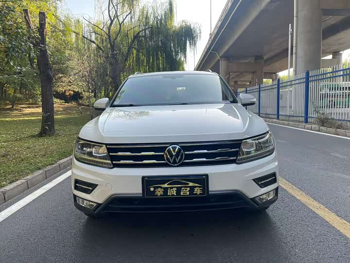 Фото 2 - Volkswagen Tiguan L Pro