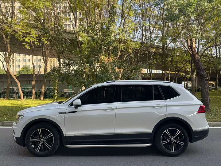 Фото 4 - Volkswagen Tiguan L Pro