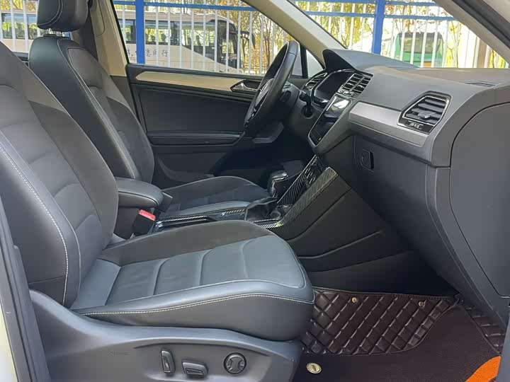 Фото 6 - Volkswagen Tiguan L Pro