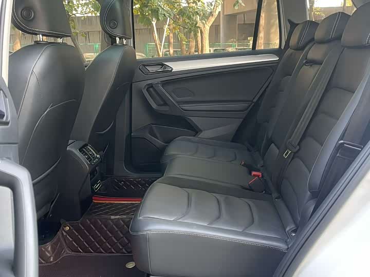 Фото 7 - Volkswagen Tiguan L Pro