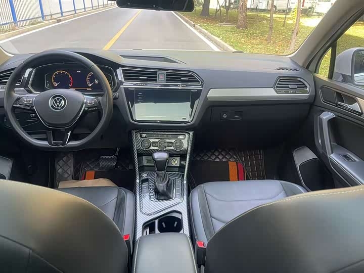 Фото 8 - Volkswagen Tiguan L Pro