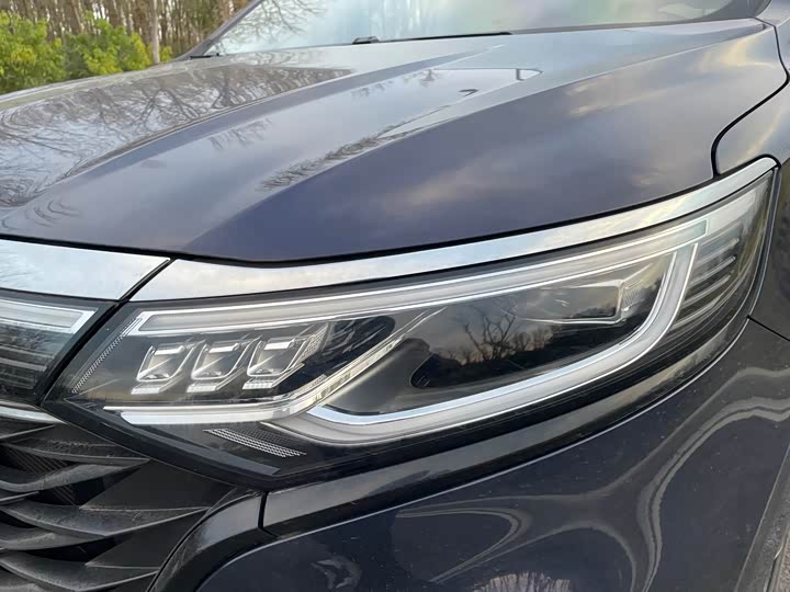 Фото 16 - Roewe iMax 8