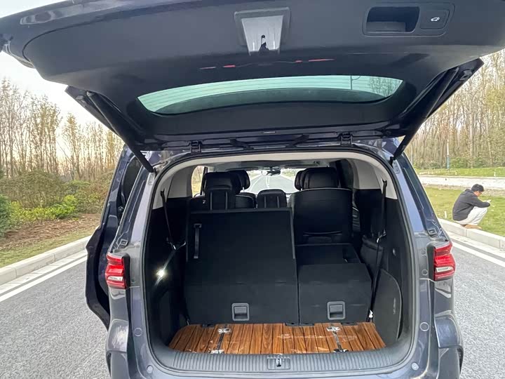 Фото 18 - Roewe iMax 8