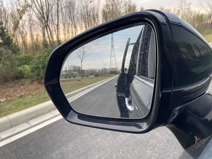 Фото 20 - Roewe iMax 8