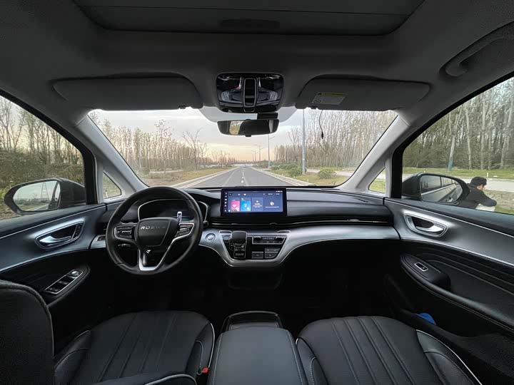 Фото 9 - Roewe iMax 8