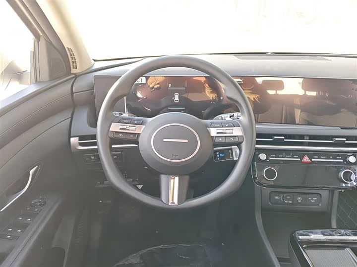 Фото 11 - Hyundai Tucson L