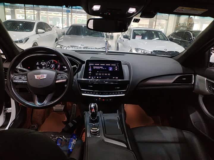 Фото 10 - Cadillac CT5